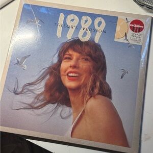 🎶 Taylor Swift – 1989 (Taylor’s Version) [Target Exclusive Tangerine Vinyl] 🎶